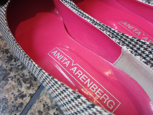 ANITA ARENBERG(アニタ・アレンバーグ)のチェック・フラワーモチーフパンプスのインソール