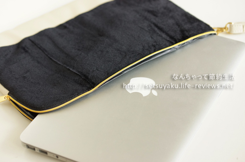 雑誌GLOW12月号付録GALLARDAGALANTEクラッチポーチにMacBook air11を入れたところ