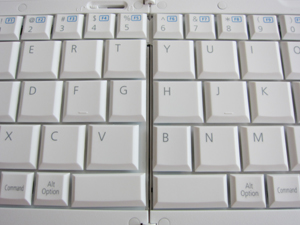 白iPhone用に白い折りたたみキーボードTK-FBP028EWH