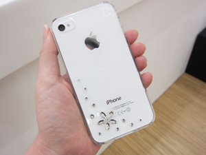 白iPhone4に合わせたいスワロフスキー付ケースBling My Thing Flower Crystal