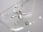 白iPhone4に合わせたいスワロフスキー付ケースBling My Thing Flower Crystal