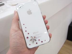 白iPhone4に合わせたいスワロフスキー付ケースBling My Thing Flower Pink Mix
