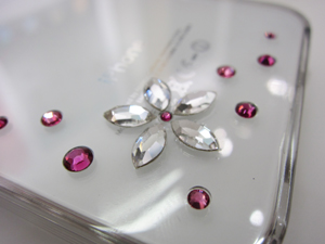 白iPhone4に合わせたいスワロフスキー付ケースBling My Thing Flower Pink Mix